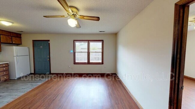 Foto del edificio - 123 Lacey Ln