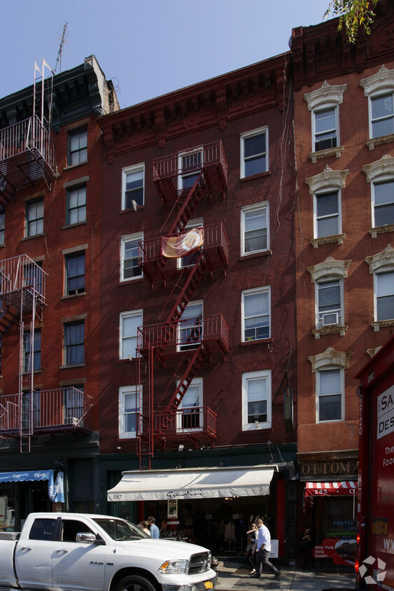 Building Photo - 287 Bleecker St