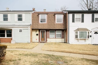 Building Photo - 16 Radnor Ct