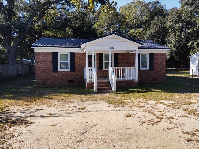 Frente - 1532 Hampton St