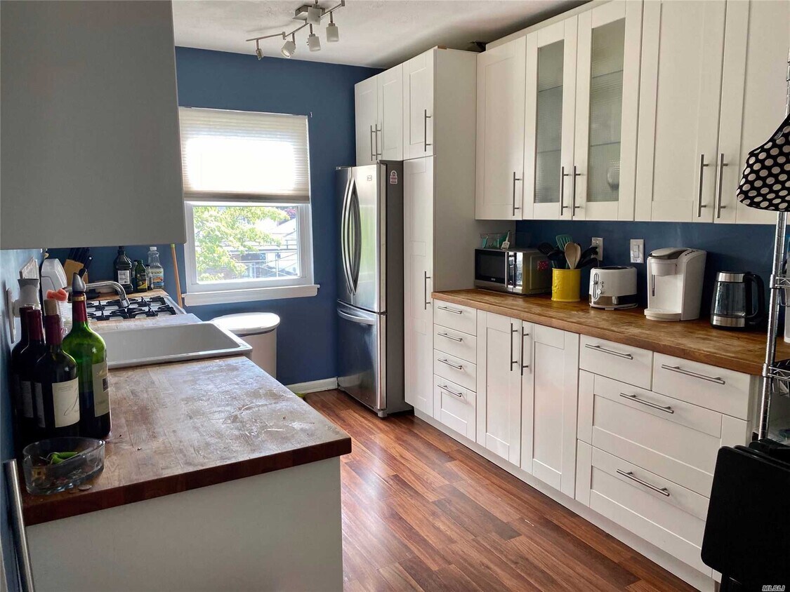 294848 Bell Blvd, Queens, NY 11360 Room for Rent in Queens, NY