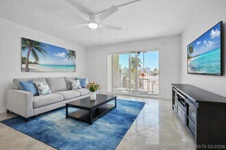 Building Photo - 720 Bayshore Dr