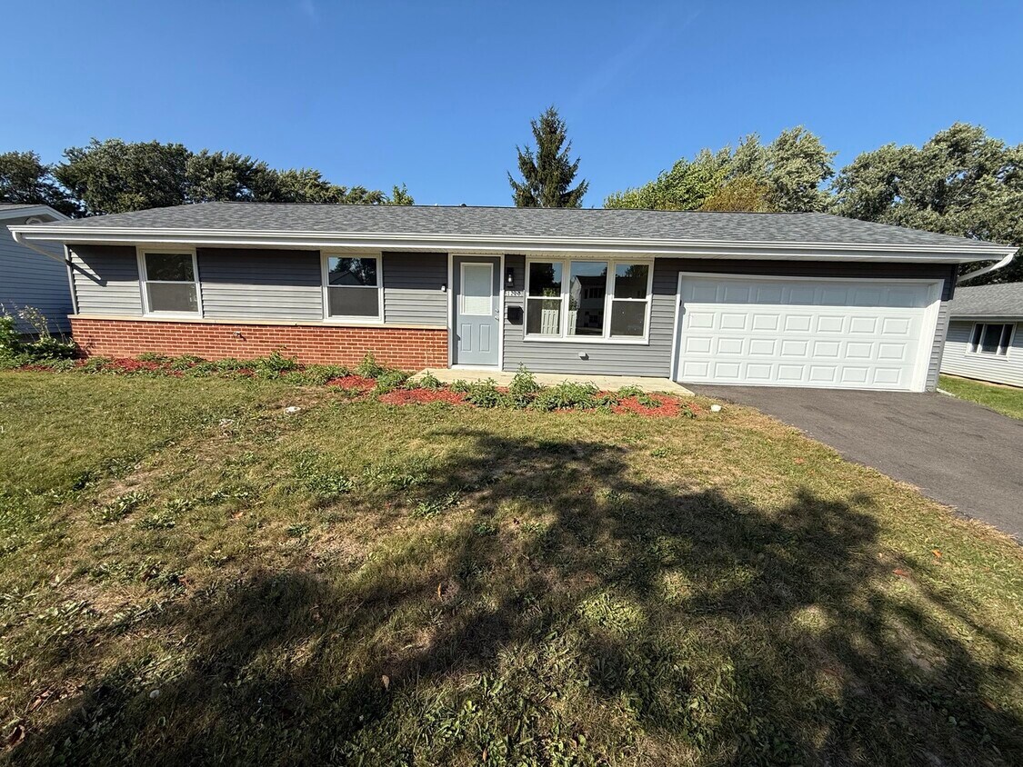 Foto principal - 1220 Kingston Ln