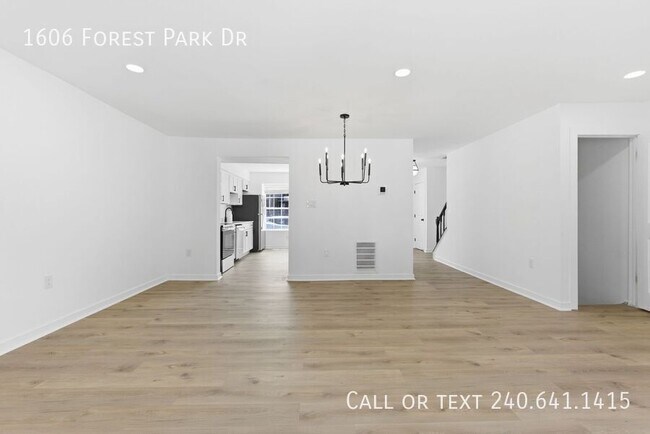 Foto del edificio - 1606 Forest Park Dr