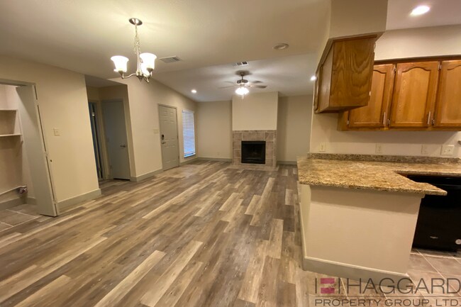 Foto del edificio - Rare 3-bed,2-bath, 1-story half duplex rec...