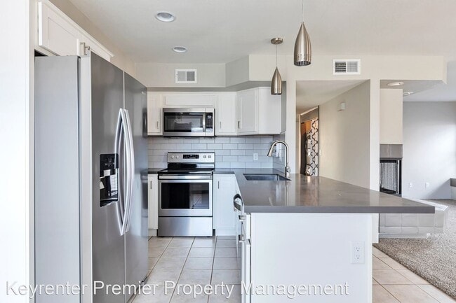Foto del edificio - 2 br, 2 bath House - 14849 N. Kings Way #209