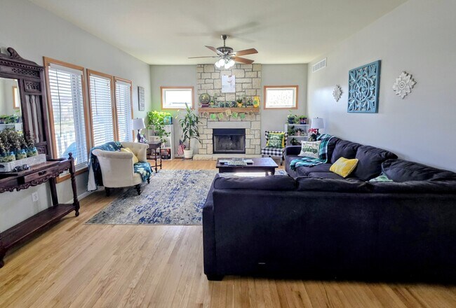 Foto del edificio - 4506 Kelsey Dr