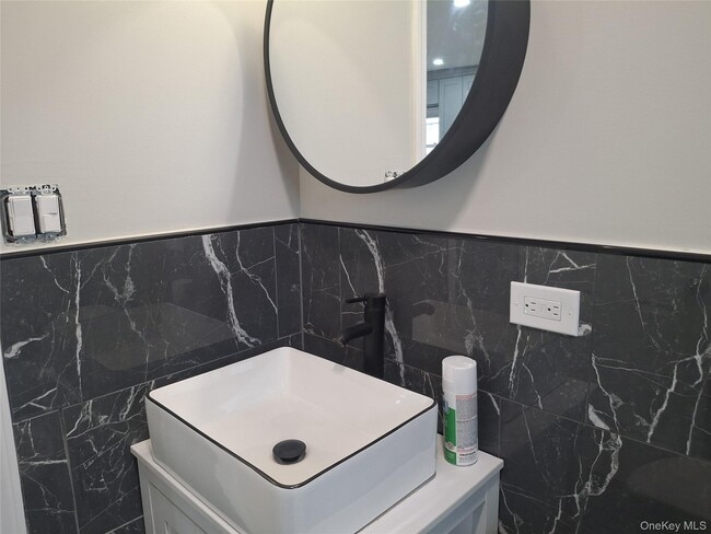 Building Photo - 194-14 115th Rd