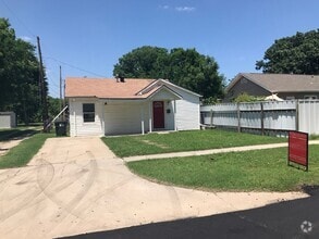 Building Photo - 623 E Acres St