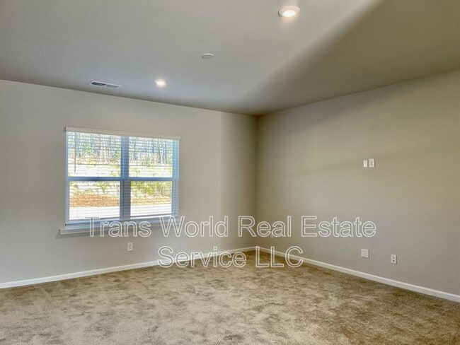 Building Photo - 5899 Wheeler Ridge Rd