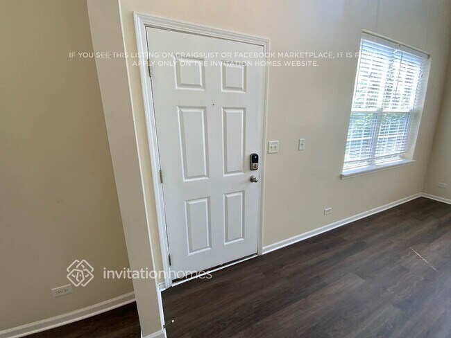 Building Photo - 2562 Hillsboro Blvd