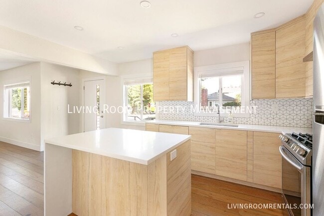 Building Photo - 8034 SE 42nd Ave