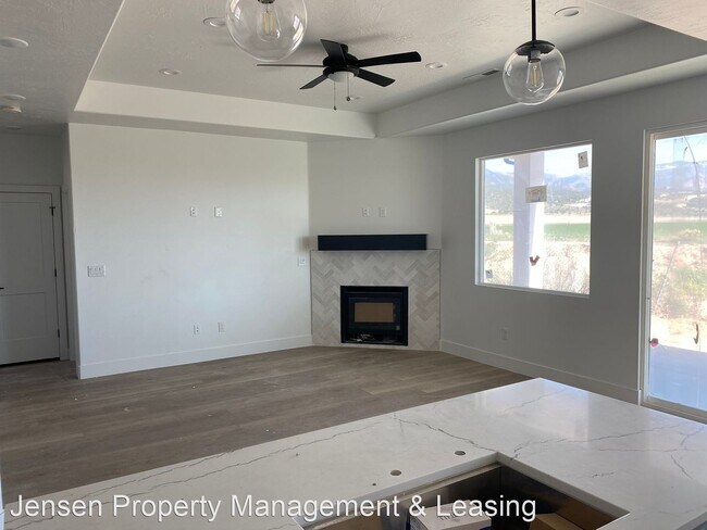 Building Photo - 4 br, 2 bath House - 4077 West 175 South