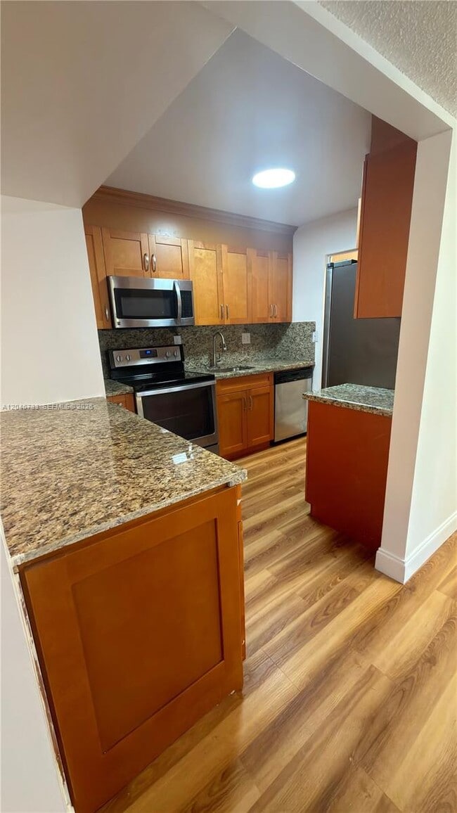 Foto del edificio - 469 NE 207th Ln