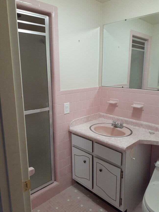 201 Hoffman Ave Unit 25, Cranston, RI 02920 Condo for Rent in