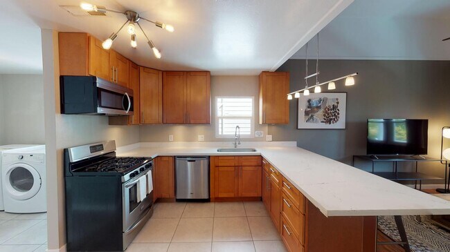 Building Photo - Room in 4 Bedroom Home at 1690 10th St