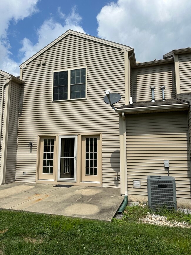 Building Photo - 2056 Deer Run Dr