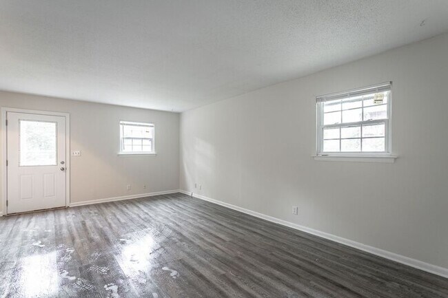 Foto del edificio - 2404 Briggs Ave