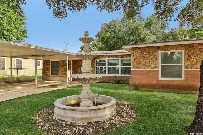 Building Photo - 623 Weizmann St