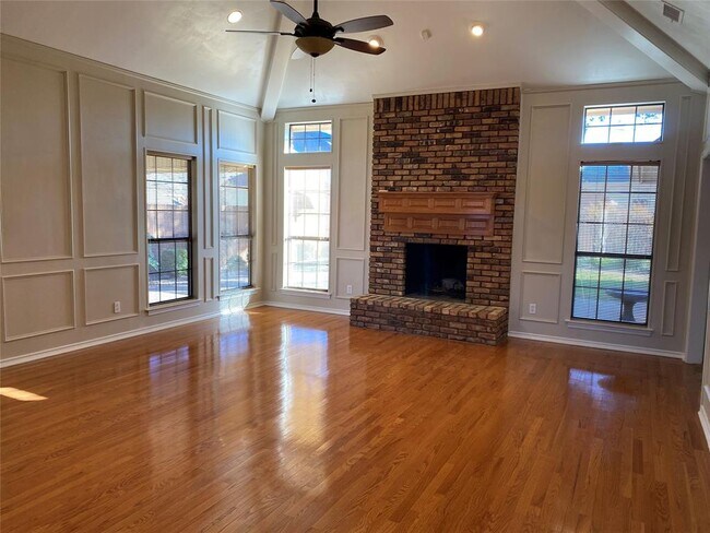 Foto del edificio - 1102 Shady Oak Trail