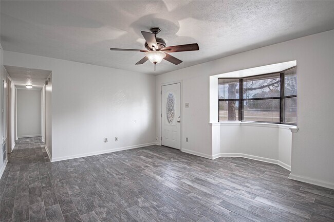 Building Photo - 4 Barre Ln