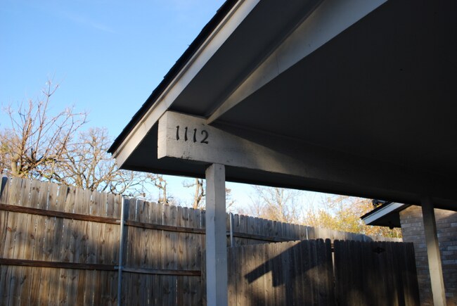 Building Photo - 1112 N Sam Rayburn Fwy