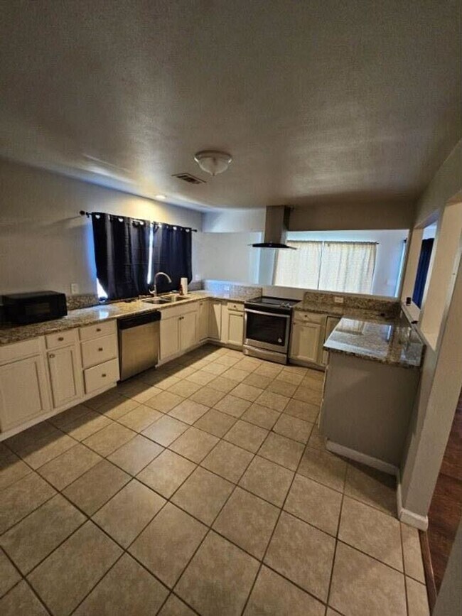 Building Photo - For Rent: Cozy 4-Bedroom Home in Merced, CA