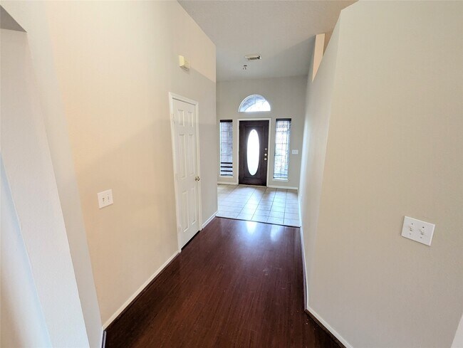 Foto del edificio - 6012 Timber Oaks Ridge