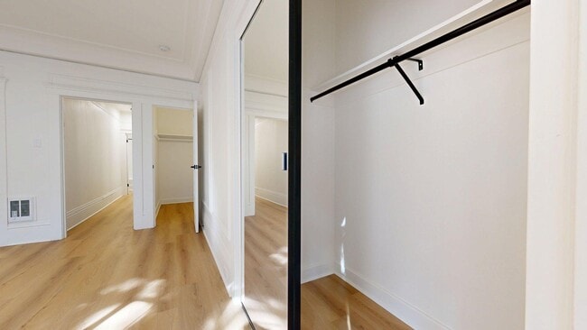 Building Photo - 1047 Bush St