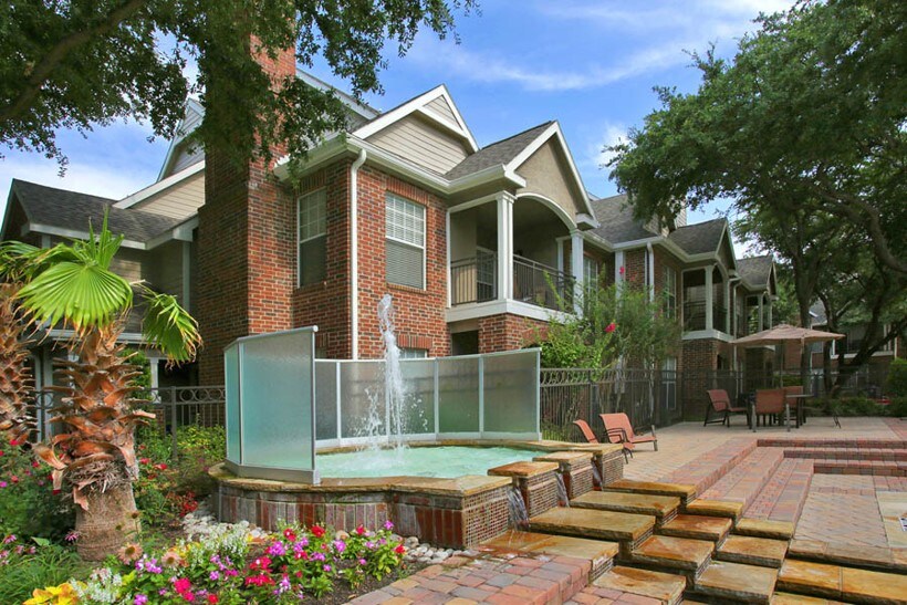 Foto principal - 17671 Addison Rd