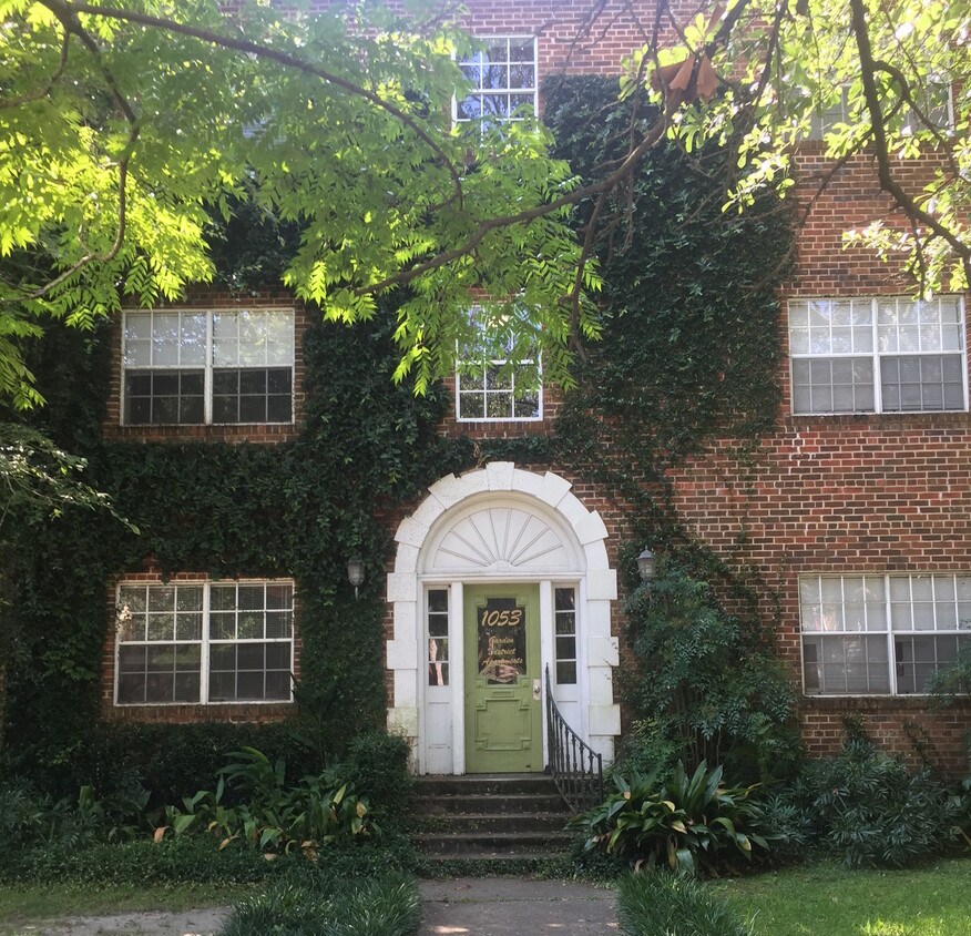 Primary Photo - 1051 Government St