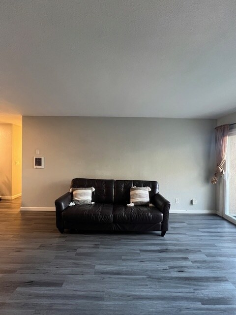 Building Photo - 3030 Suncrest Dr