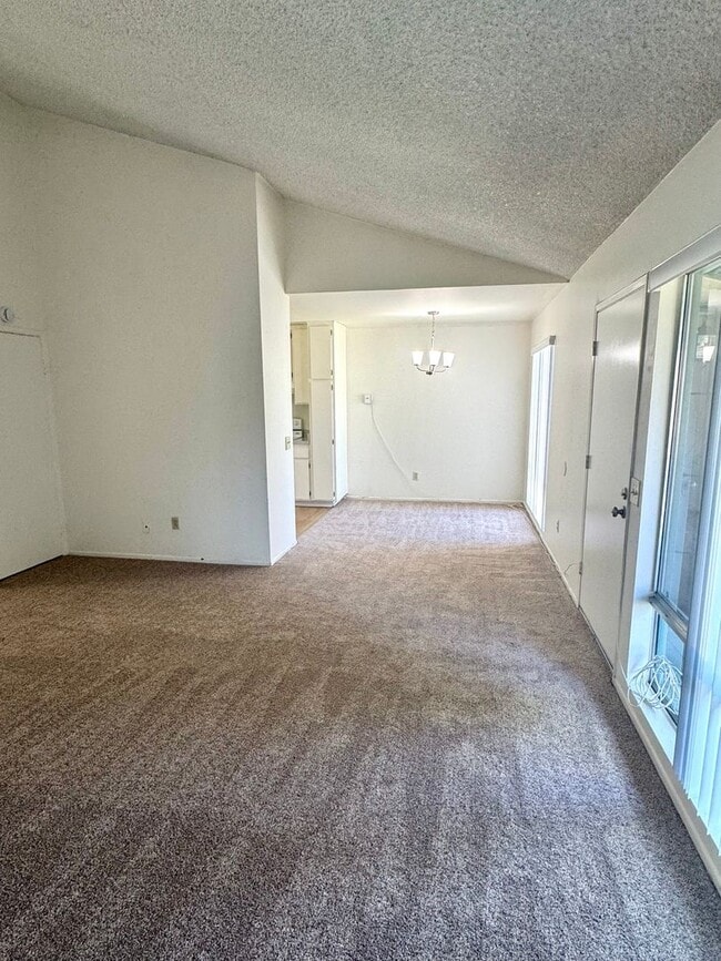 Foto del edificio - Spacious Upstairs 2-Bedroom, 1.5 Bath Cond...