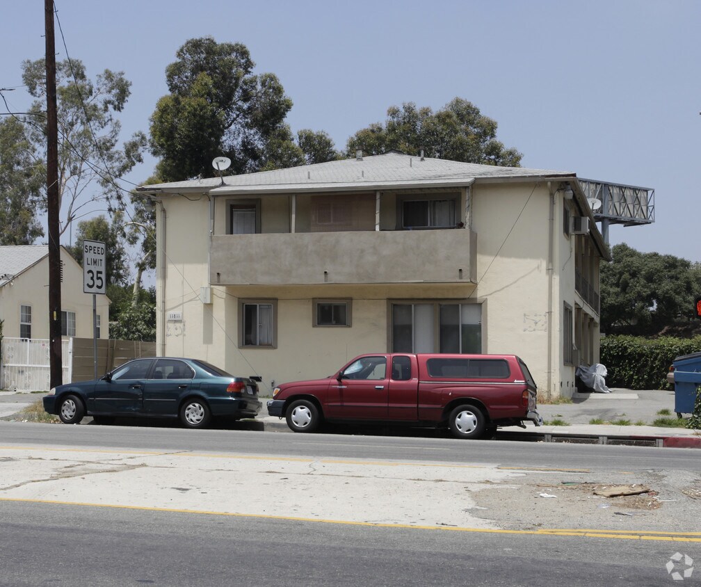 Primary Photo - 11811 Burbank Blvd
