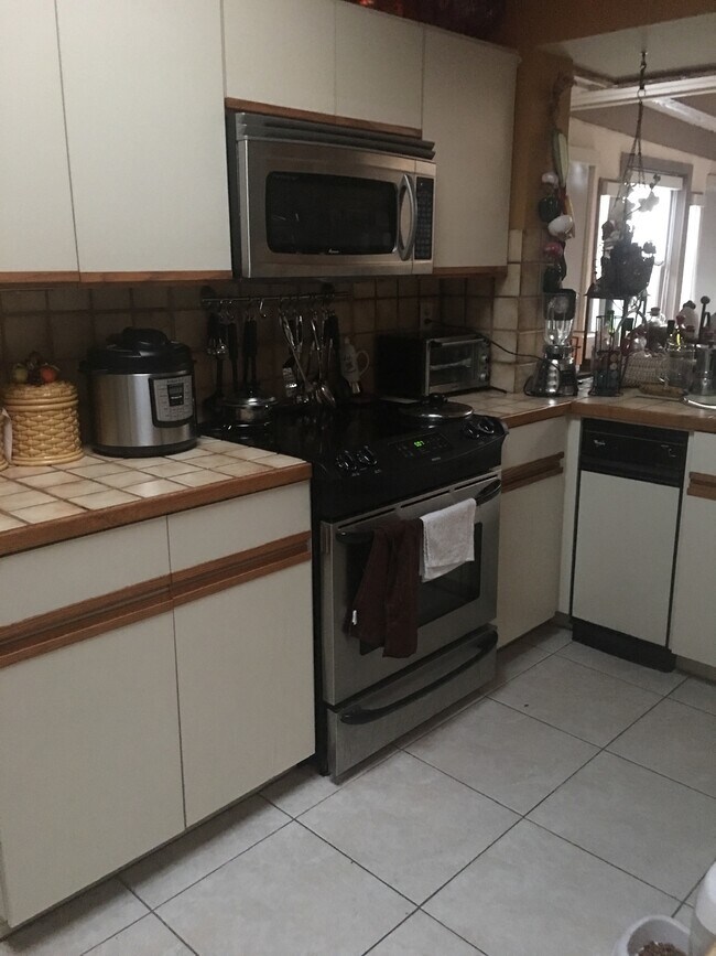 KITCHEN - 10240 SW 128th Ave