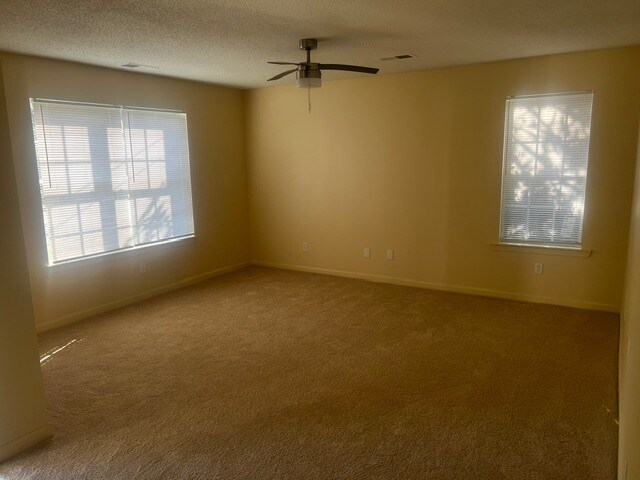 Foto del edificio - 4 Bed 2 Bath | Move-In Ready