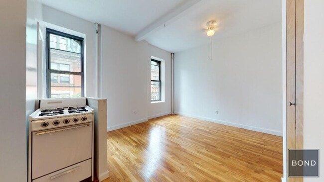 Building Photo - 324 E 91st St