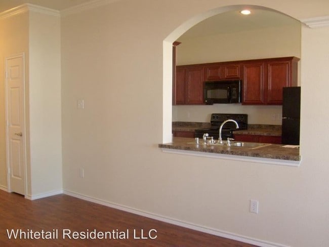 Building Photo - 819 Hibiscus Trl