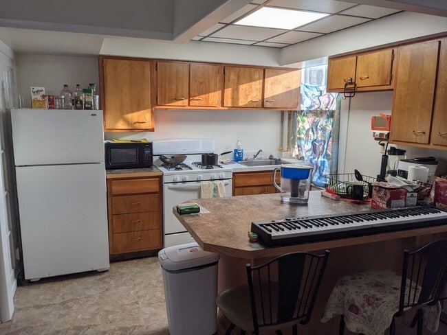 Kitchen - 222 N Albany St