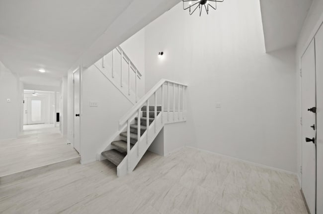 Building Photo - 11650 Village Pl Dr