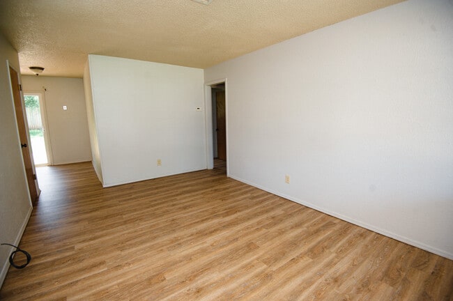 Building Photo - 2407 N Park Dr