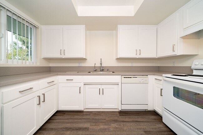 Foto del edificio - 1150 Meadow Lake Dr
