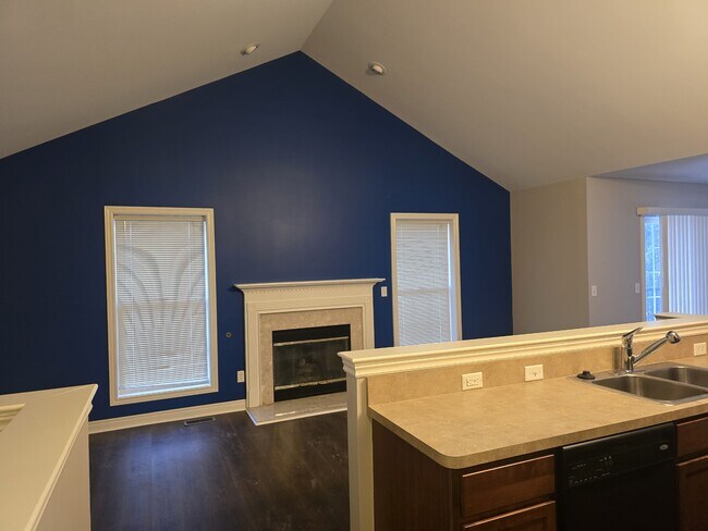 Photo - 5675 Hampshire Ln Townhome