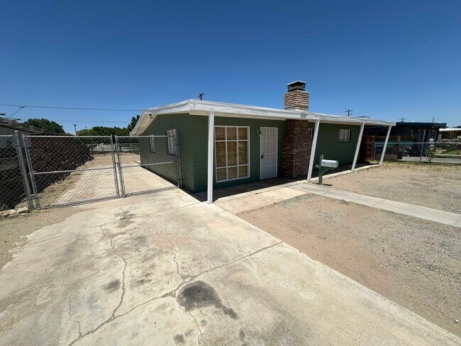 Foto del edificio - 960 W Rosewood Dr