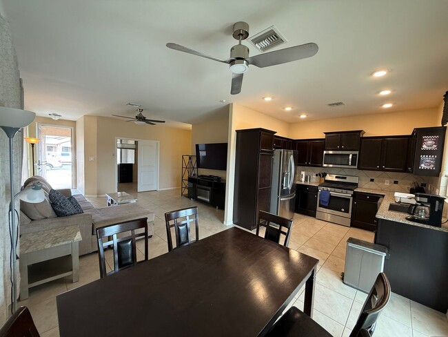 Foto del edificio - Fully Furnished POOL Home in Araby Crossing
