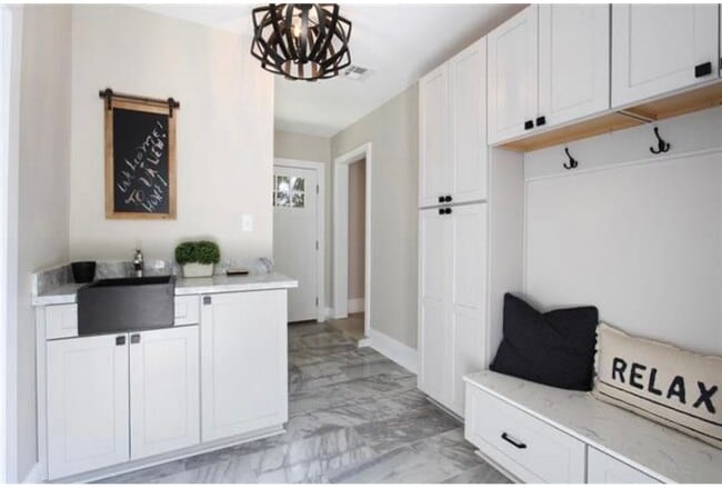 Building Photo - 1755 Oriole St