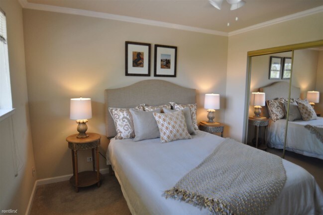 Foto del edificio - 1476 Creekside Dr