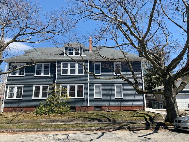 Building Photo - 44 Wildwood Ave