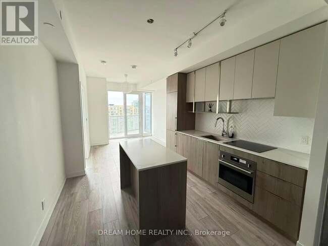 Building Photo - 15 Holmes Ave