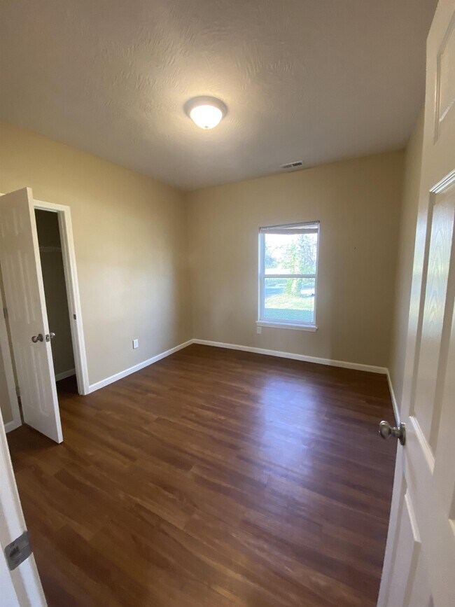 Foto del edificio - 1628 N Barnes Ave